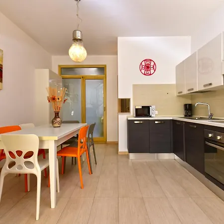 Volme 2445 Apartment