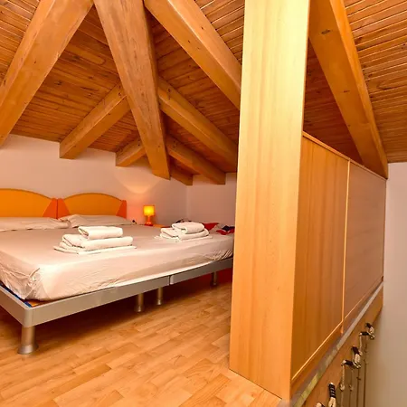 Volme 2445 Apartment